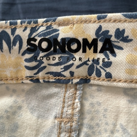 NWOT Floral Shorts - Picture 3 of 3